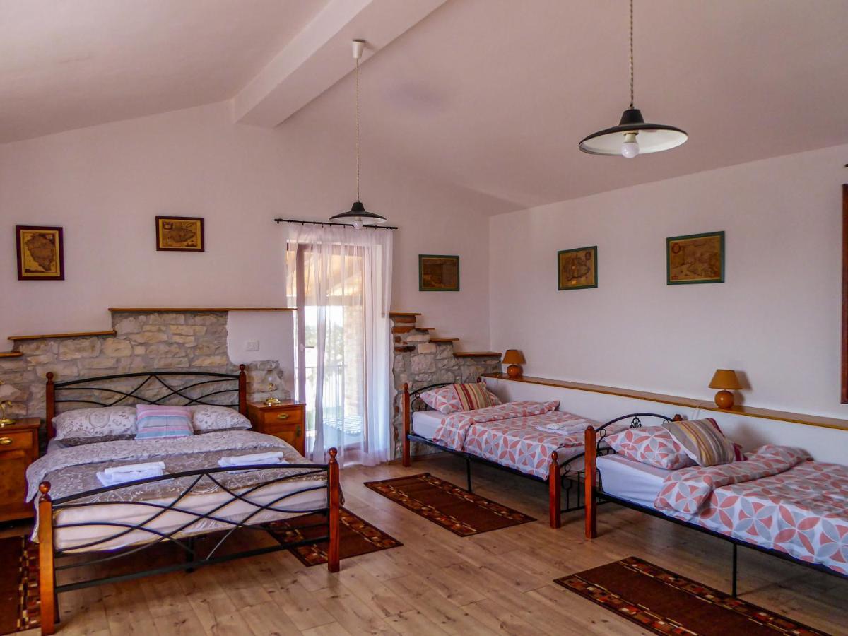 Вілла Casa Istriana Nona Pina Каштелир Екстер'єр фото